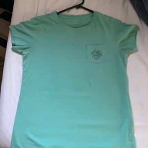 vineyard vines fish logo